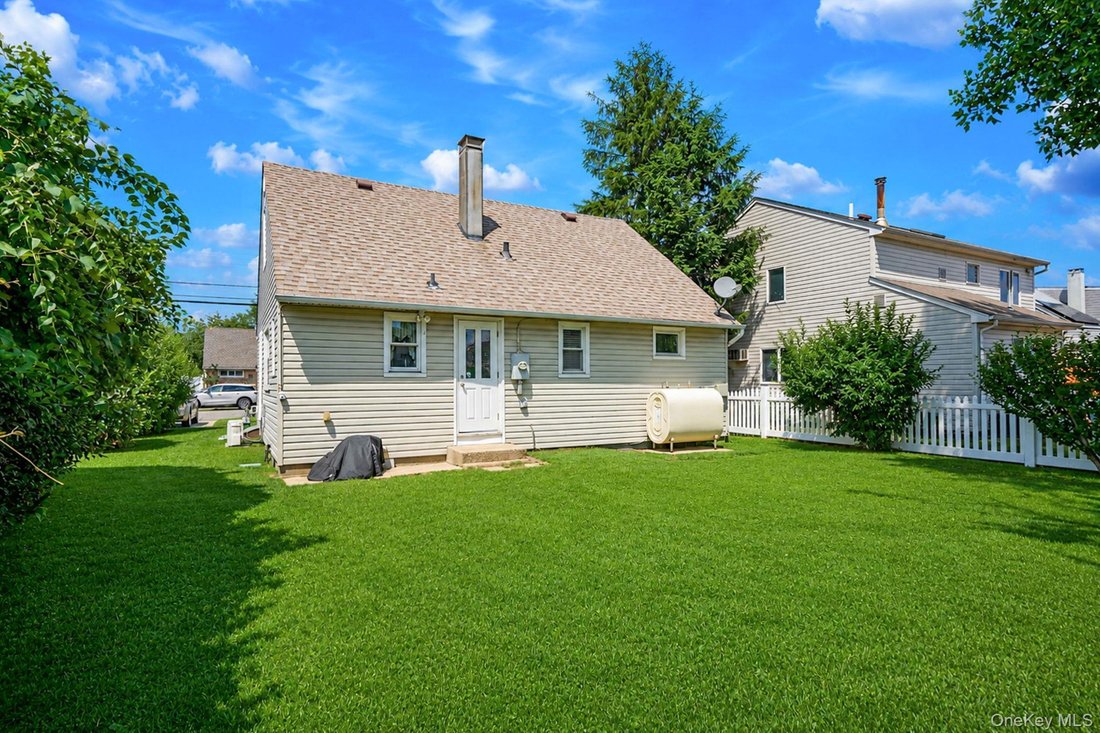 House in Massapequa, New York, United States 4 - 18677596