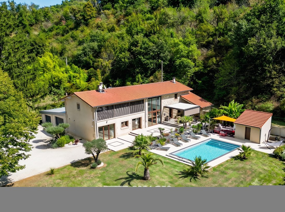 Villa in Saint-Bardoux, Auvergne-Rhône-Alpes, France 1 - 18678139