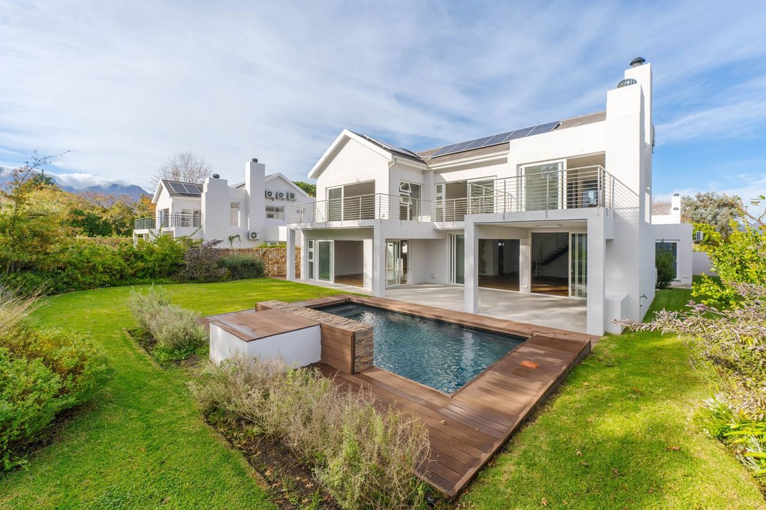 House in Erinvale Golf Estate, Cape Town, Western Cape 2 - 18675735