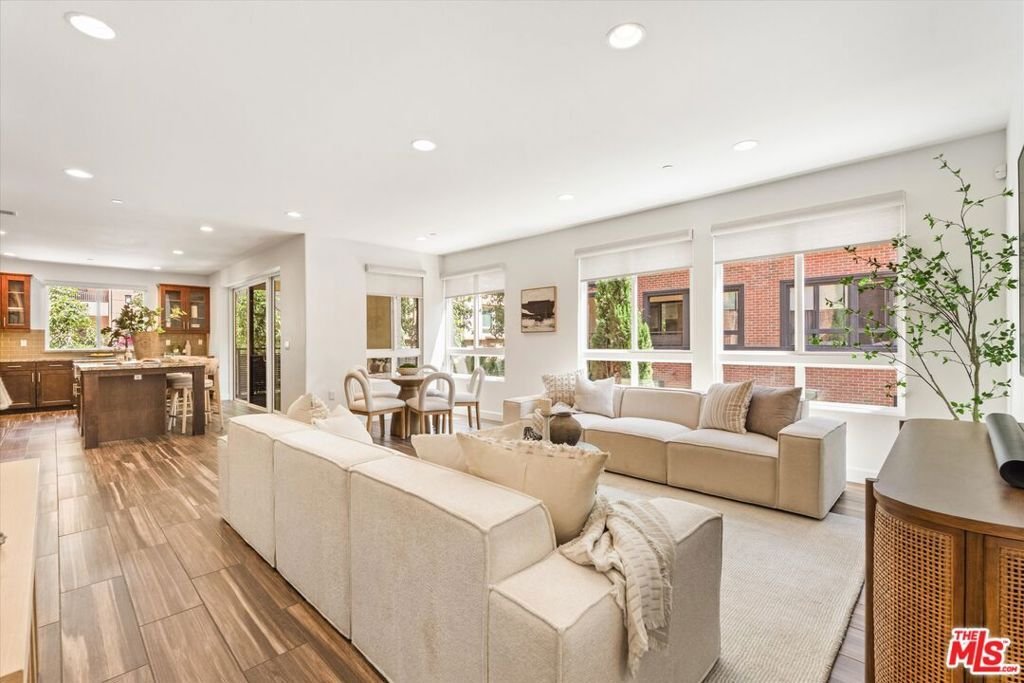 Condo in Los Angeles, California, United States 3 - 18515032