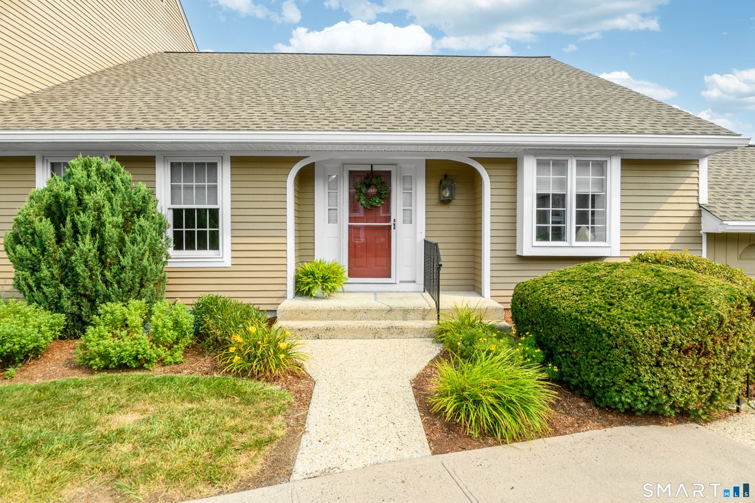 Condo in Glastonbury, Connecticut, United States 2 - 18677398