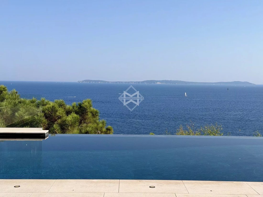 Villa in Rayol-Canadel-sur-Mer, Provence-Alpes-Côte d'Azur, France 1 - 12137791