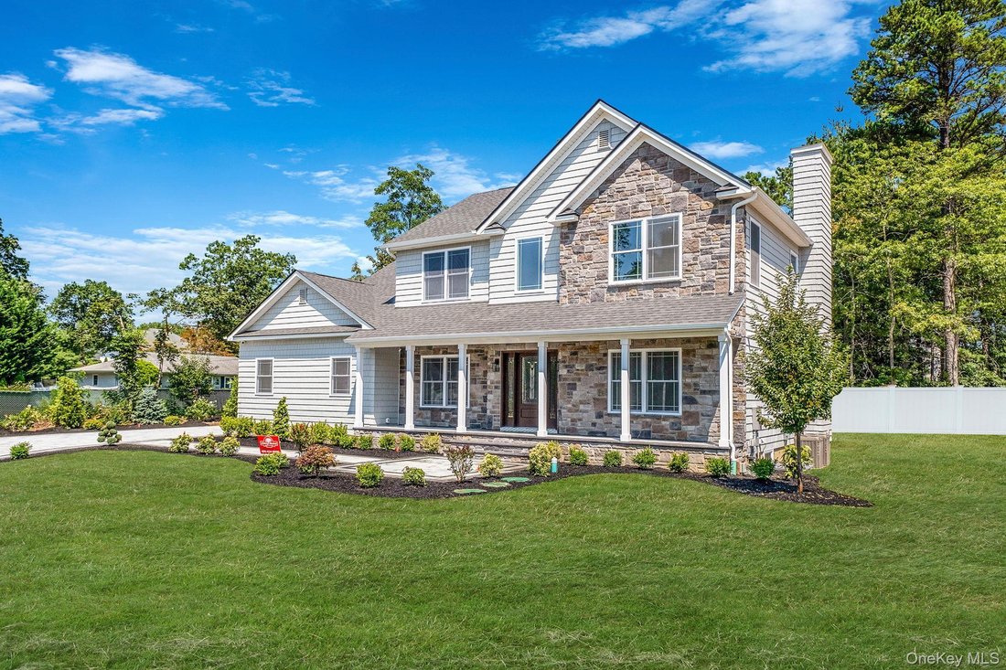 House in Port Jefferson Station, New York, United States 1 - 18677663