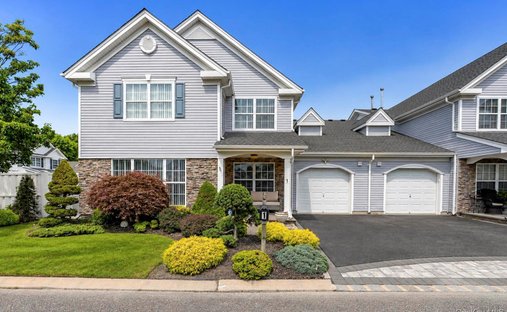 House in Middle Island, New York, United States 1