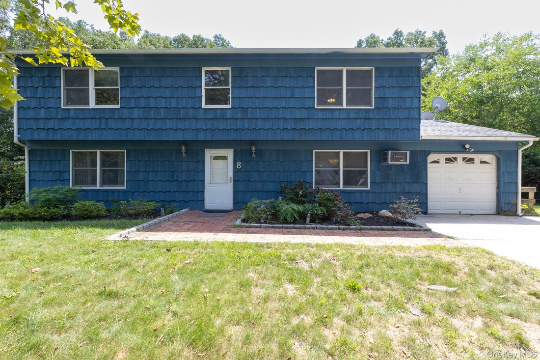 House in Centereach, New York, United States 1 - 18677410