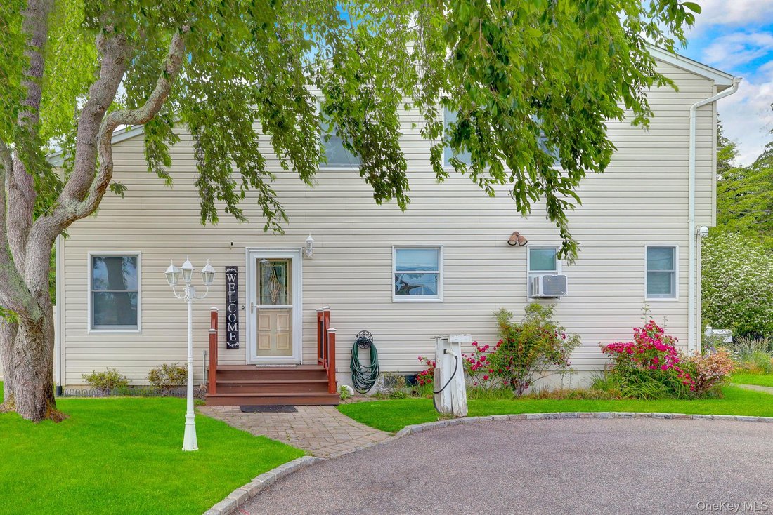 House in West Islip, New York, United States 3 - 18677732