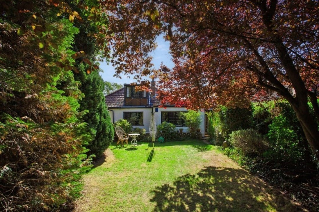 Bungalow in Iver, England 1 - 17492758