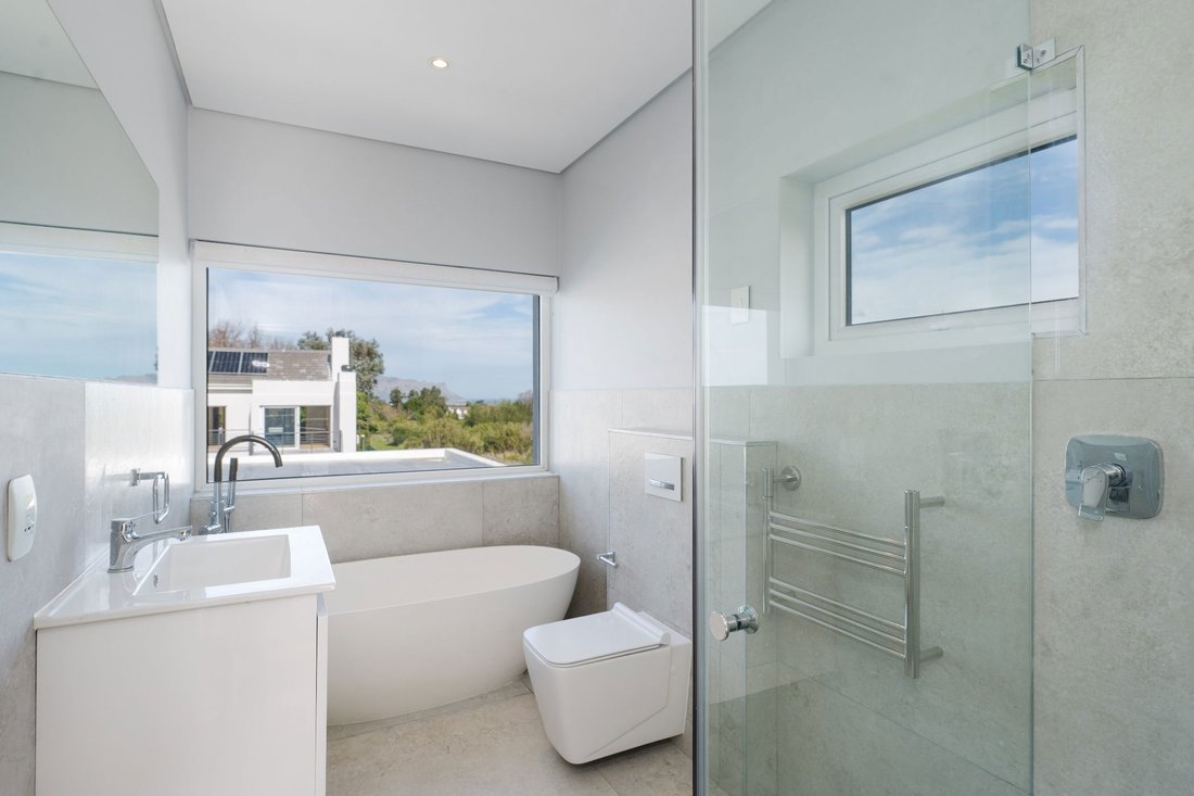 House in Erinvale Golf Estate, Cape Town, Western Cape 3 - 18675735
