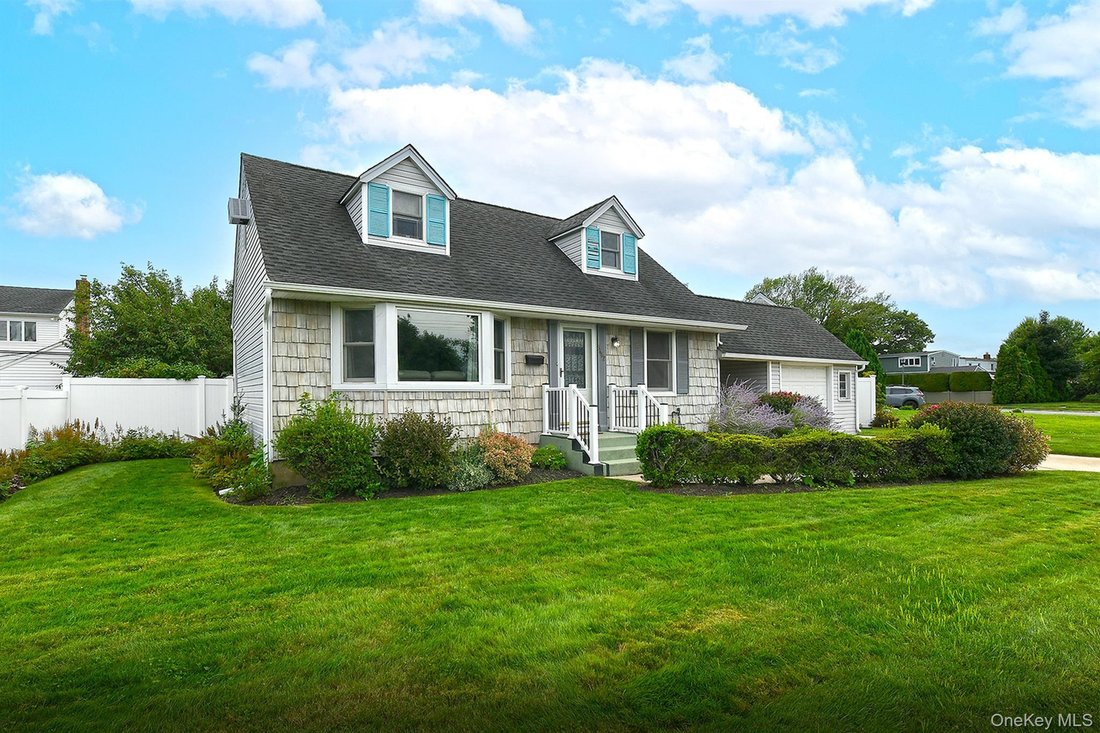 House in Levittown, New York, United States 3 - 18677548