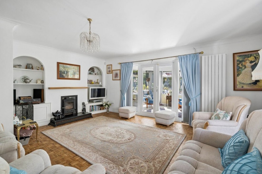 Bungalow in Langley Corner, Iver, England 2 - 18675790