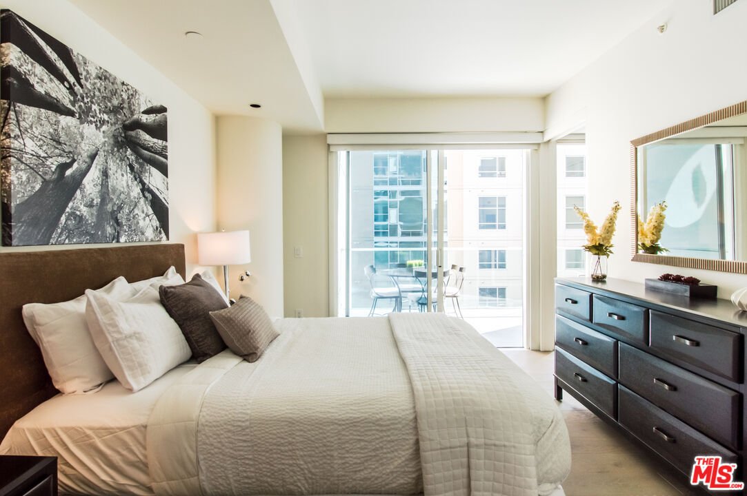 Los Angeles, California, United States 5 - 18677610