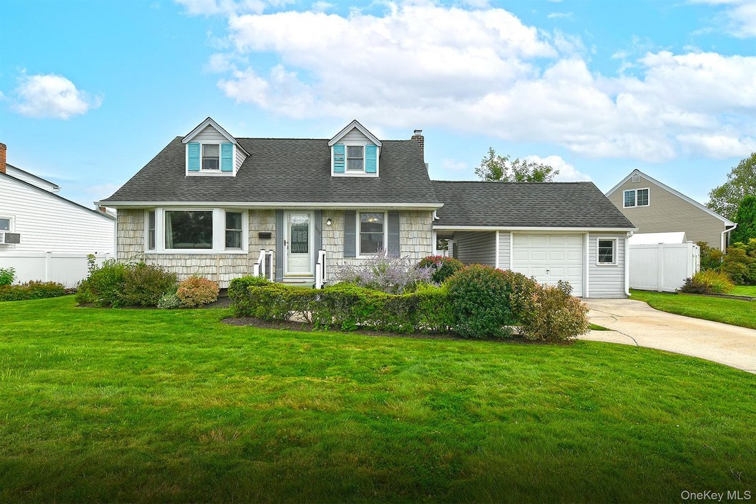 House in Levittown, New York, United States 1 - 18677548