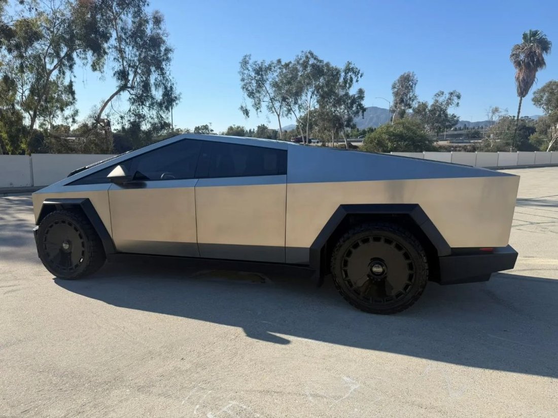 Pickup in Canoga Park, CA, United States 5 - 18678052