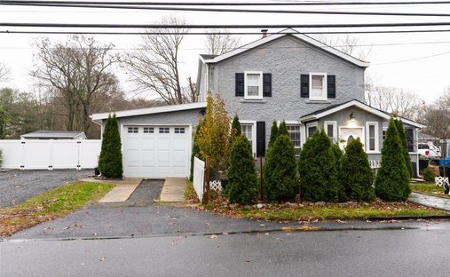 House in East Patchogue, New York, United States 1