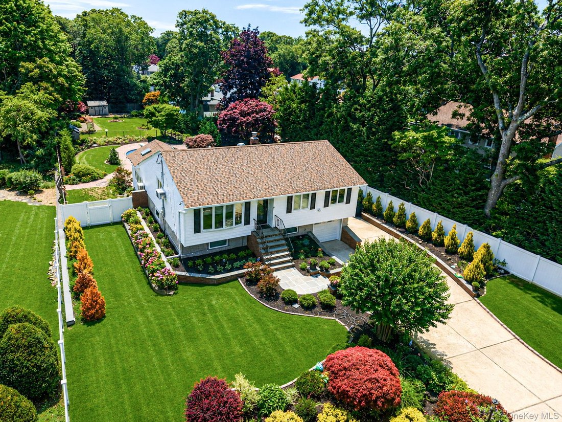 House in Centereach, New York, United States 1 - 18677477