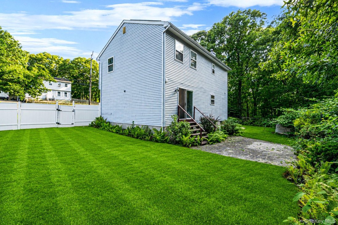 House in Medford, New York, United States 3 - 18677500