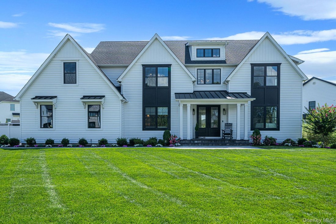 House in Lake Grove, New York, United States 1 - 18677767