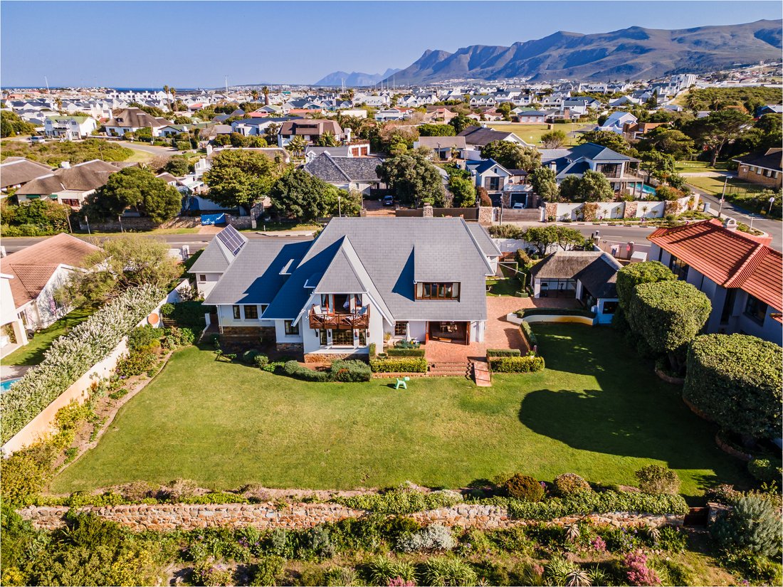 Country House in Overstrand Local Municipality, Western Cape, South Africa 2 - 18675281