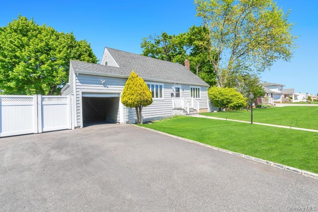 House in Massapequa, New York, United States 3 - 18678291