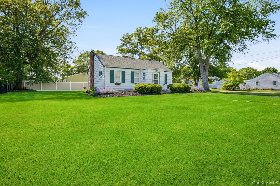 House in Farmingville, New York, United States 3 - 18677518