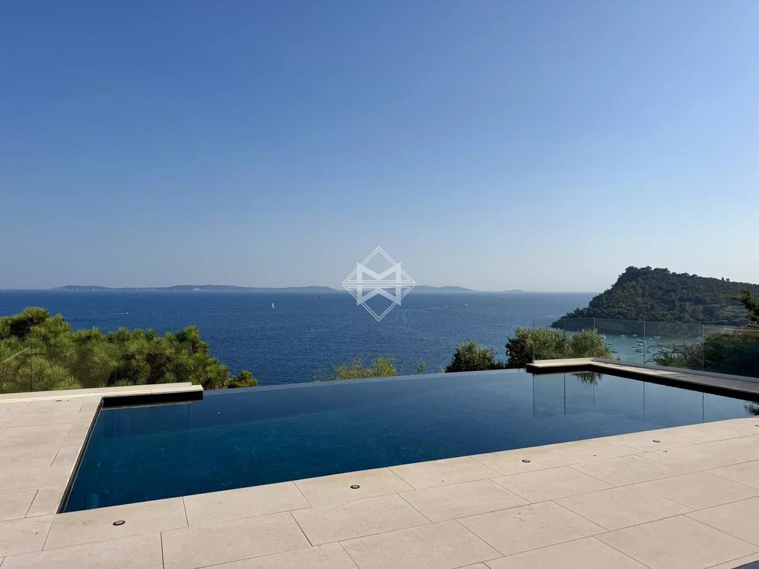 Villa in Rayol-Canadel-sur-Mer, Provence-Alpes-Côte d'Azur, France 3 - 12137791