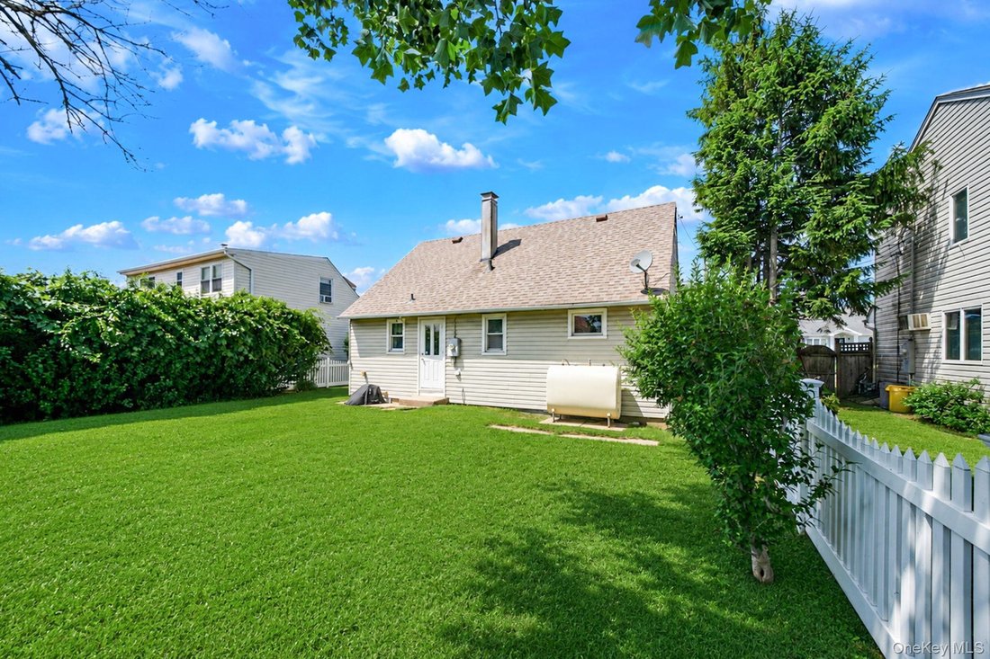 House in Massapequa, New York, United States 5 - 18677596