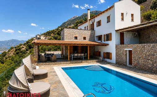 Villa in Verga Community, Peloponnese, Western Greece and the Ionian, Greece 1