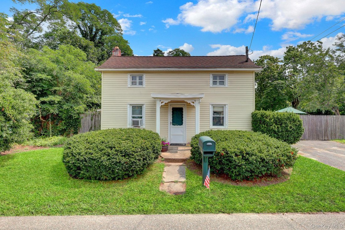 House in Holbrook, New York, United States 1 - 18677773