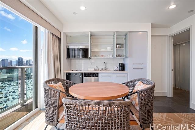 Condo in Honolulu, Hawaii, United States 3 - 18677651