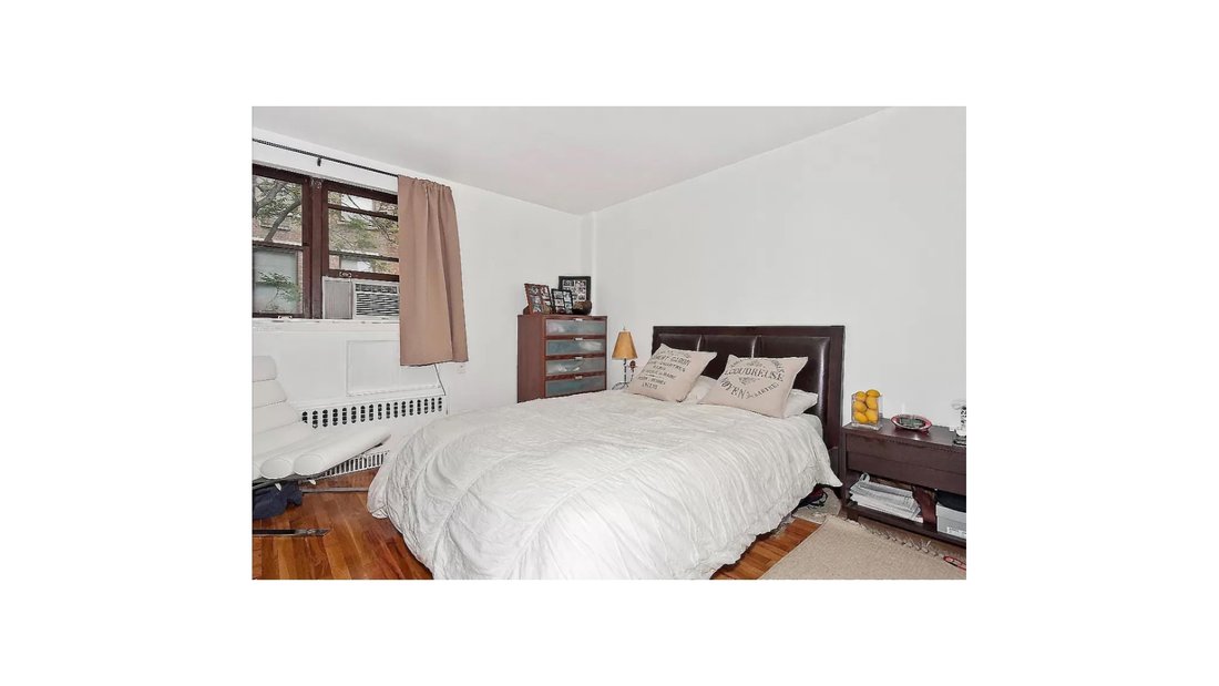 New York, New York, United States 5 - 18677602