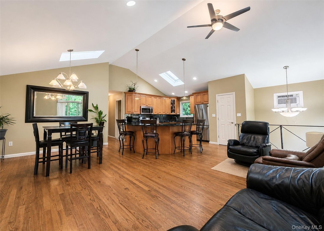 House in Lake Ronkonkoma, New York, United States 4 - 18677432