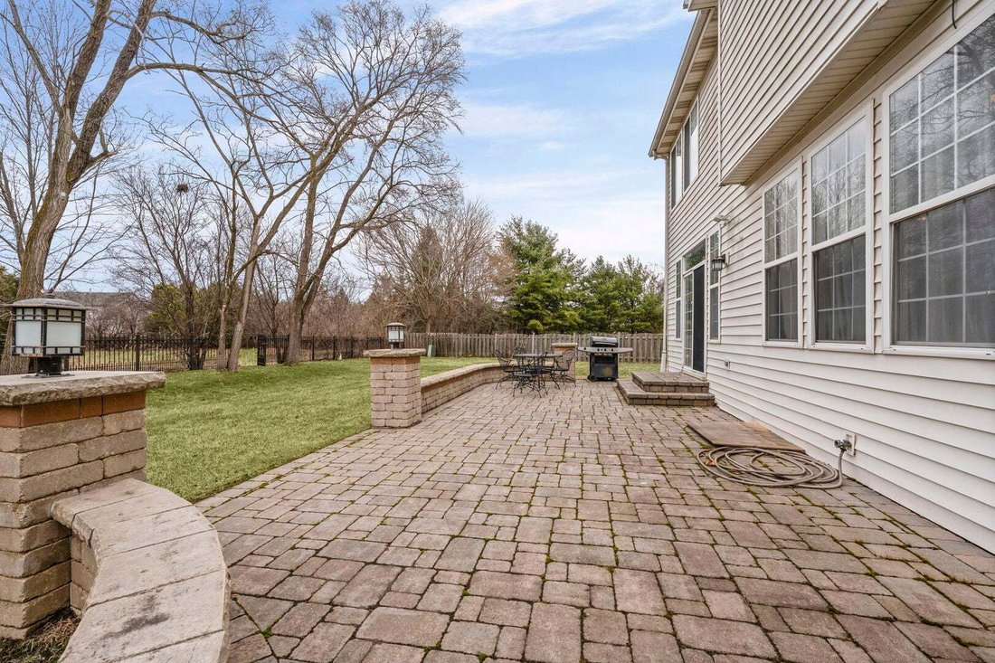 House in Buffalo Grove, Illinois, United States 3 - 18676389