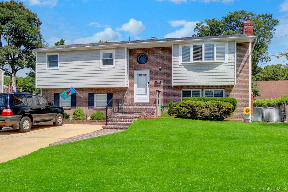 House in West Islip, New York, United States 1 - 18677482