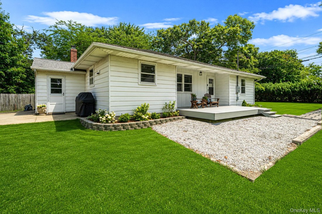 House in Farmingville, New York, United States 3 - 18677735