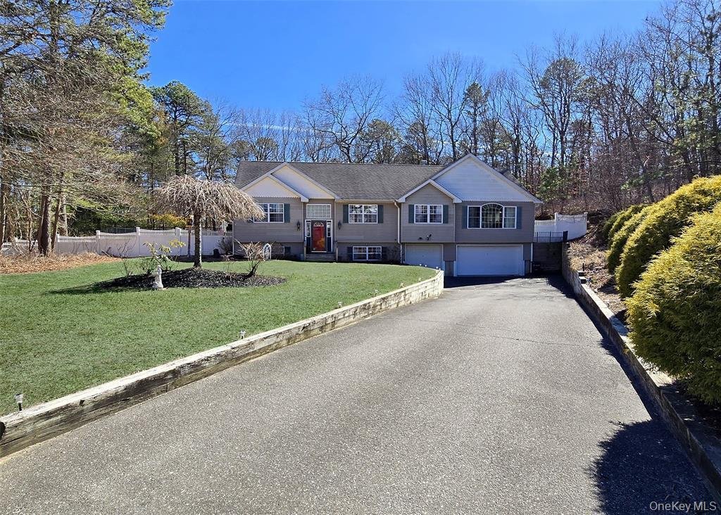 House in Yaphank, New York, United States 1 - 18677455