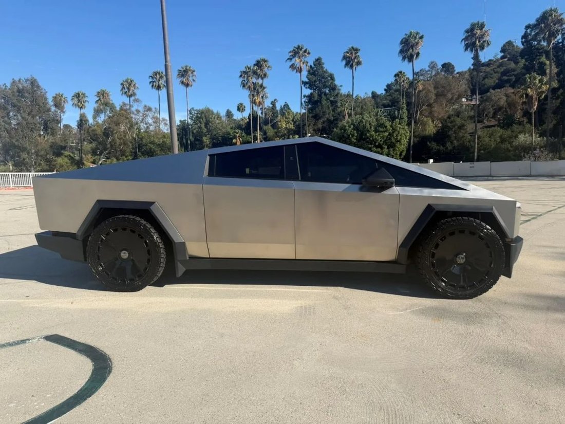 Pickup in Canoga Park, CA, United States 2 - 18678052