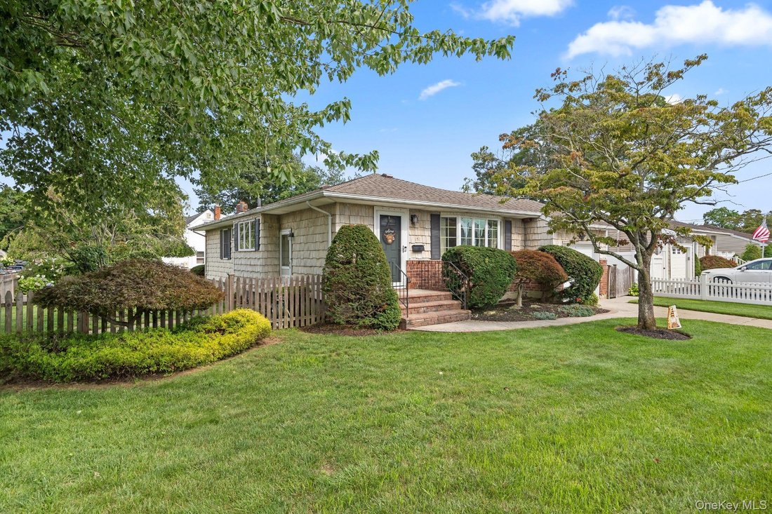 House in Massapequa, New York, United States 2 - 18677760
