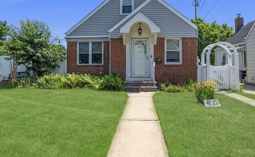 Haus in Mineola, New York, Vereinigte Staaten 1