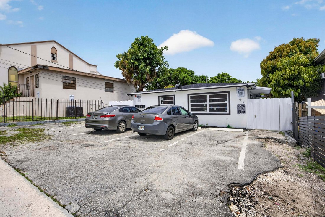 West Palm Beach, Florida, United States 3 - 18676205