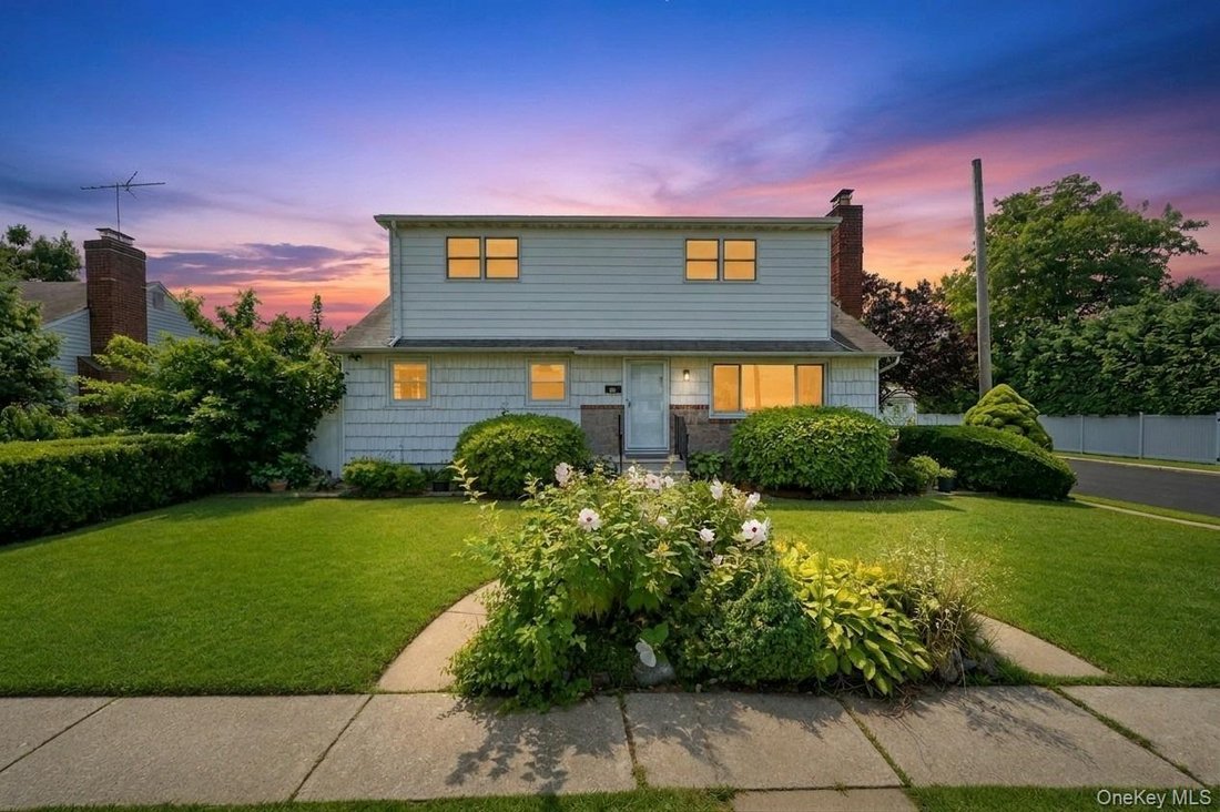 House in Hicksville, New York, United States 1 - 18677707