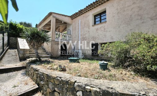 Maison à Le Rouret, Provence-Alpes-Côte d'Azur, France 1