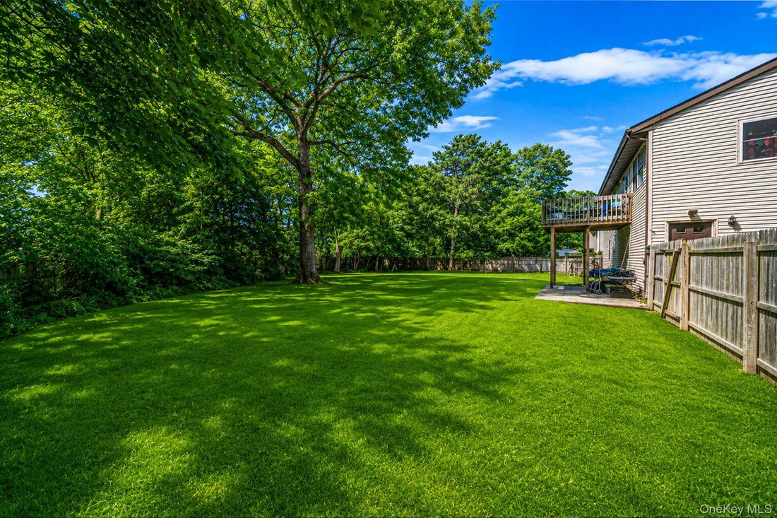 House in Central Islip, New York, United States 4 - 18677759