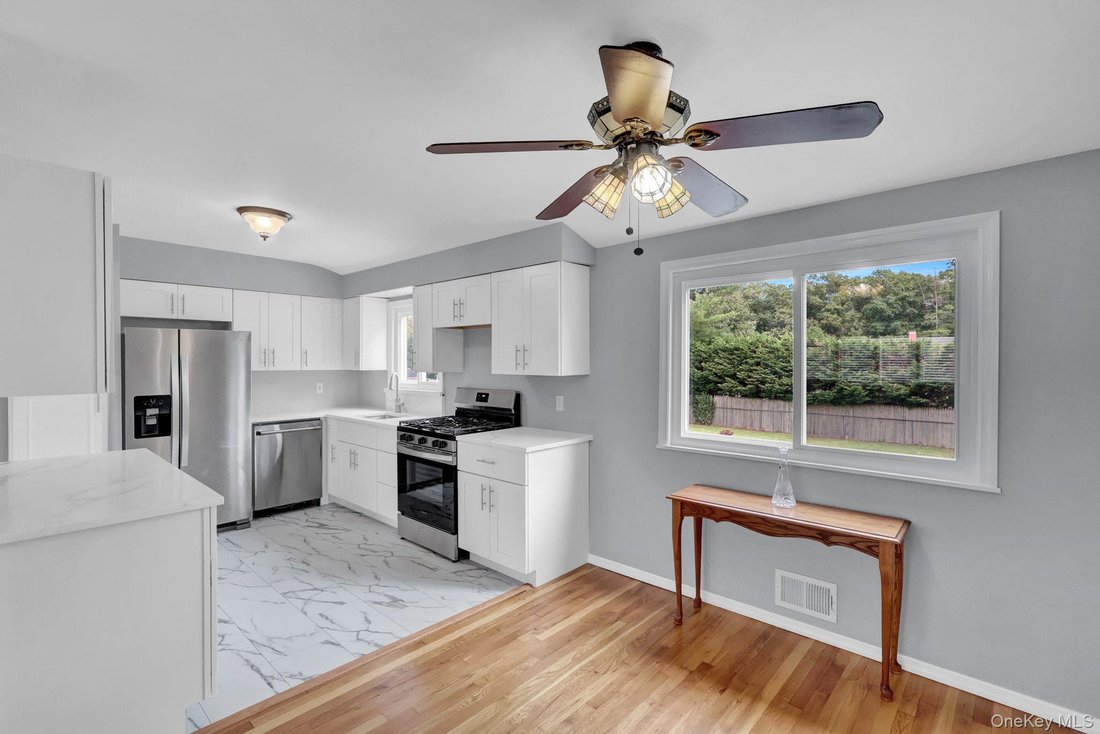 House in West Islip, New York, United States 4 - 18677482