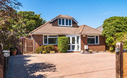 Chalet in Barton on Sea, England 1