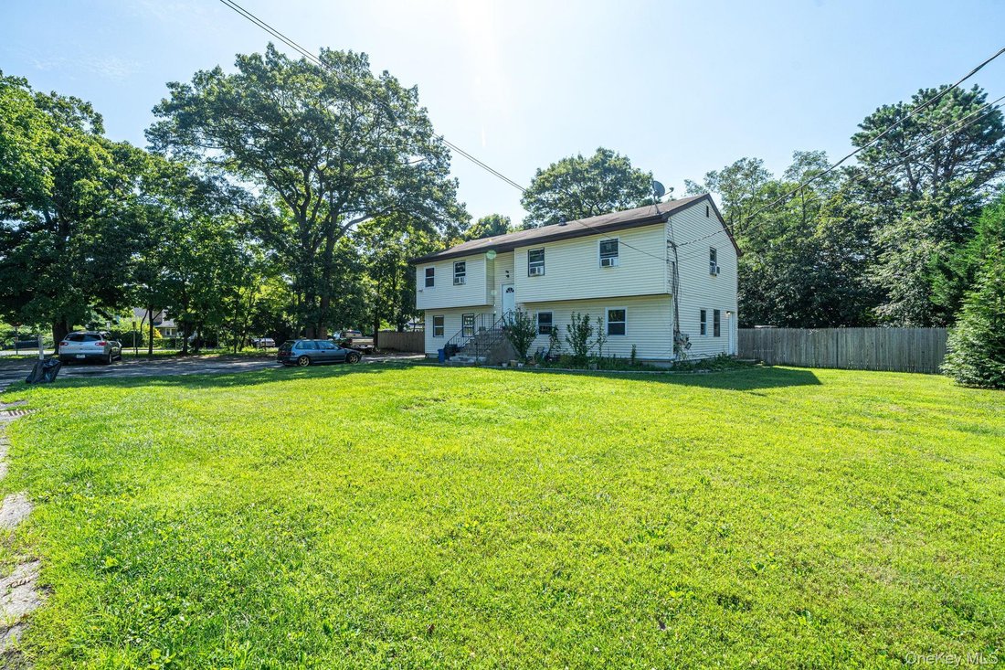 House in Central Islip, New York, United States 3 - 18677759