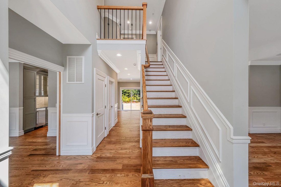 House in Port Jefferson Station, New York, United States 2 - 18677644