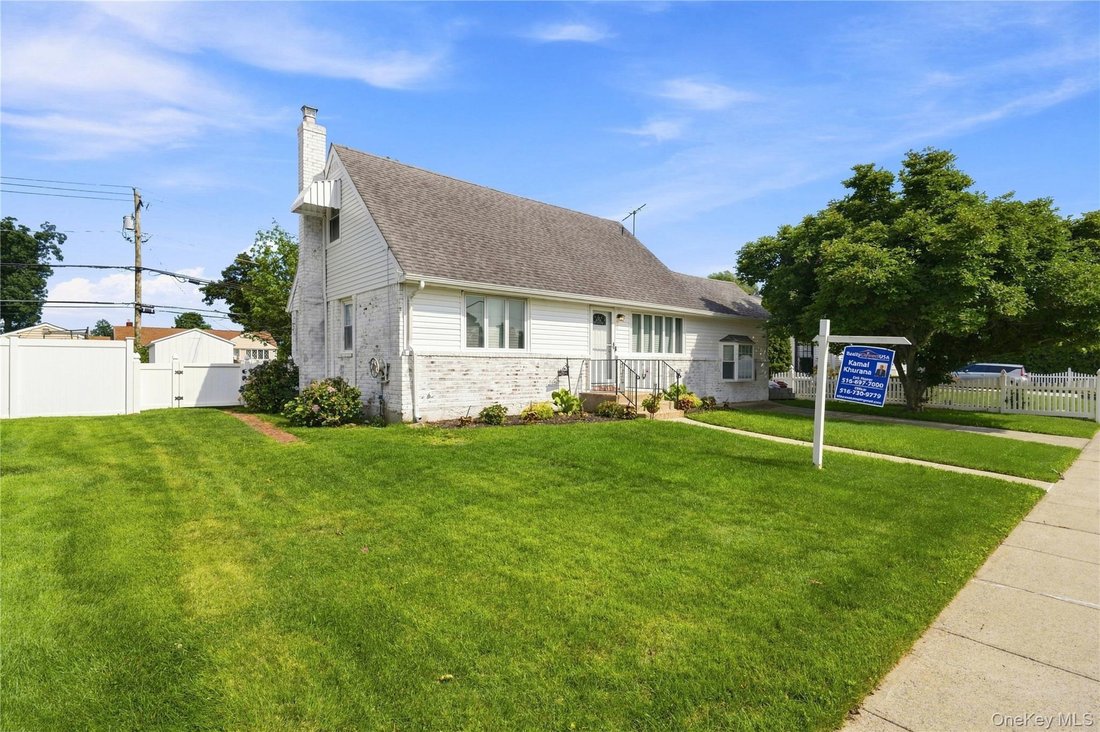 House in West Babylon, New York, United States 2 - 18677761