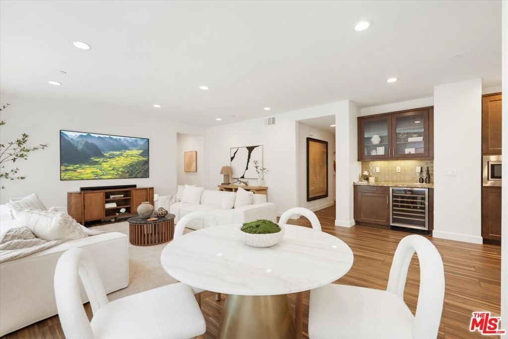 Condo in Los Angeles, California, United States 5 - 18515032