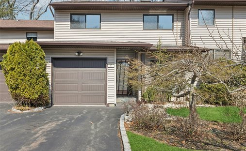 House in Melville, New York, United States 1