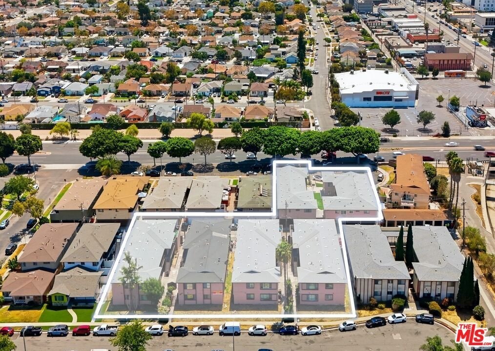 Gardena, California, United States 1 - 18676019